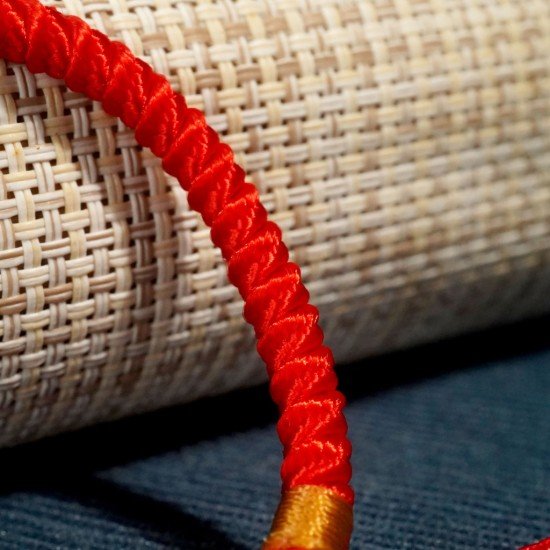 开运红绳 Lucky Red Rope 开运红绳 Lucky Red Rope