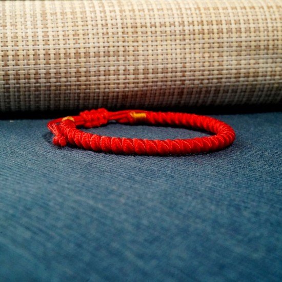 开运红绳 Lucky Red Rope 开运红绳 Lucky Red Rope